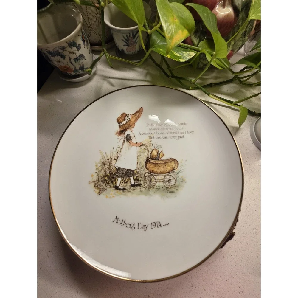 Vintage Holly Hobby Porcelain Mother's Day 1974 Collector Plate